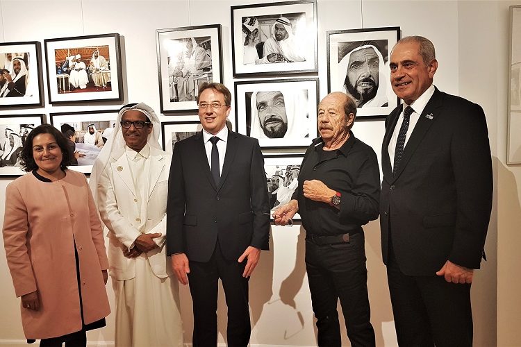 Au Temps de Zayed, the story of a stare